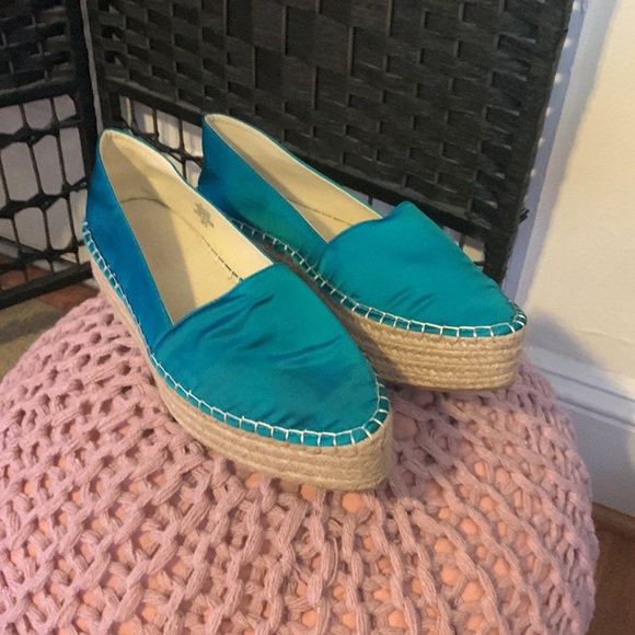 Size 8 teal & woven shoe - Picture 2 of 3